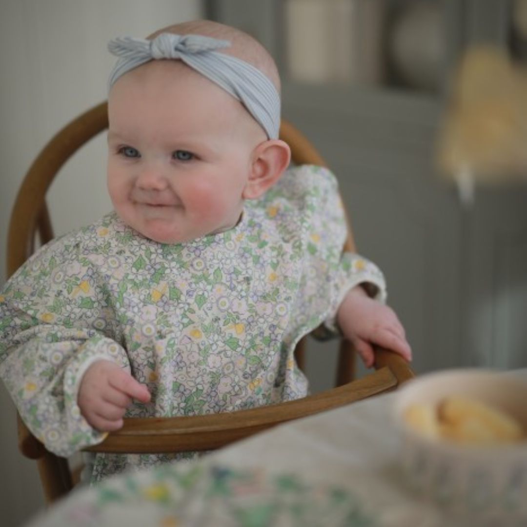 Rätt Start Beskow Blomsterfesten Haklapp med ärm/förkläde