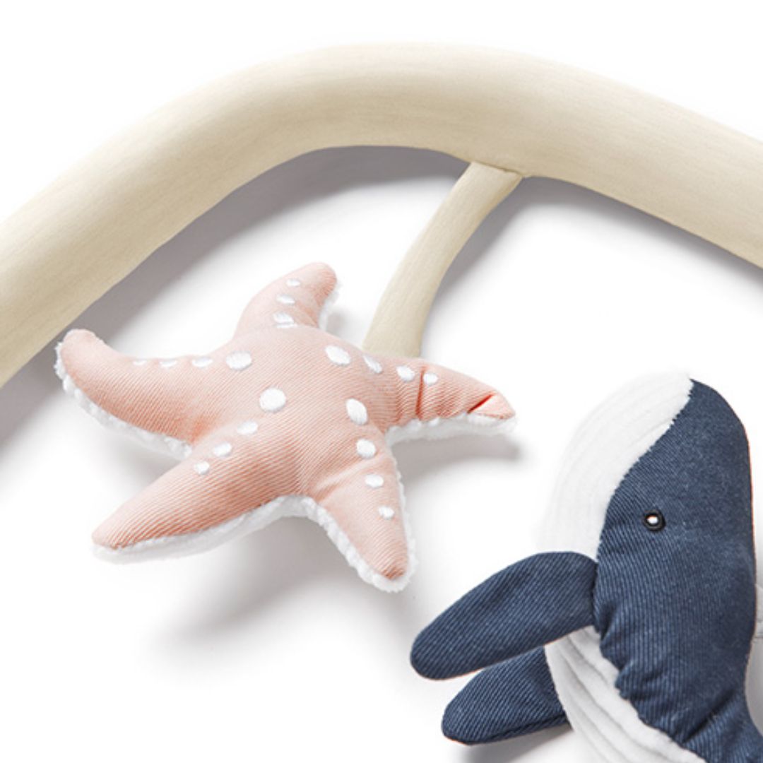 Ergobaby Evolve Babysitter lekbåge Ocean Wonders Cream